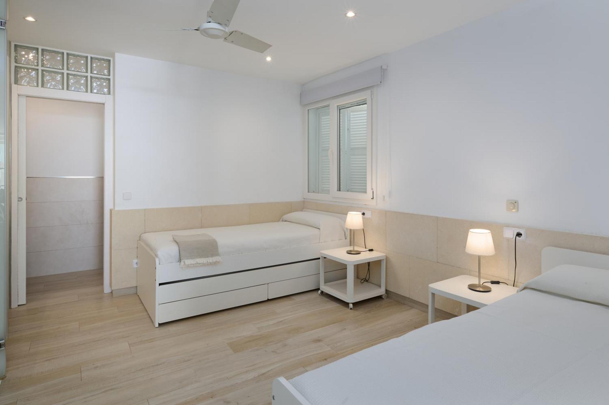 Sea Frontline Apartment 'Faraona'. Pool. Wifi サンタニー エクステリア 写真