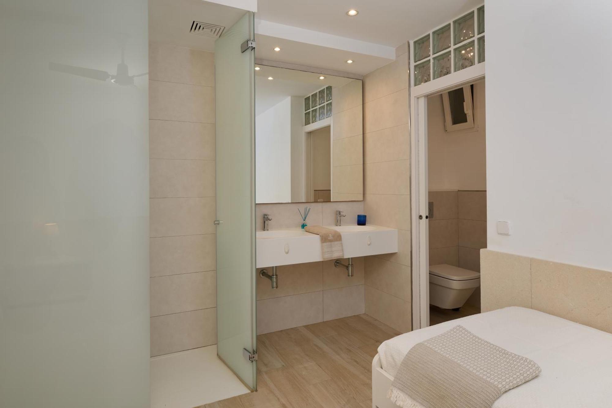 Sea Frontline Apartment 'Faraona'. Pool. Wifi サンタニー エクステリア 写真